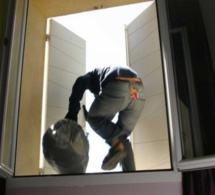 L'apprenti-chauffeur se rend chez sa copine et y subtilise 4 portables