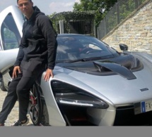 Cristiano Ronaldo pose avec son nouveau bolide… à 930 000€ !