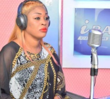 Titi la lionne rayonnante en mode studio
