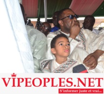 Le ministre conseiller Youssou Ndour et son fils Nelson Mandela à la priére de Korité à Massalikoul Djinane