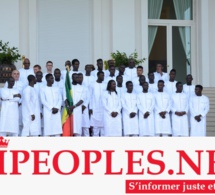  Les Lions sont arrivés au palais de la République, en boubou « Obasanjo » et brodés aux couleurs nationales