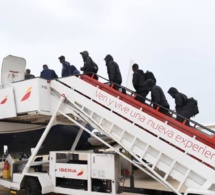 Les Lions quittent Alicante, pour leur camp de base en Egypte.‬