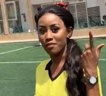 Vidéo : Queen Biz s’enjaille avec ce célèbre artiste guinéen chez elle.