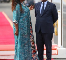 Elégance et classe, la Première Dame confirme sa réputation à l’accueil du roi du Swaziland