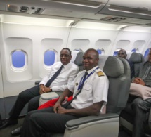 Retour de Niamey sur Fly Air Sénégal, le Président Macky SALL à bord du vol