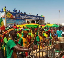 Aeroport LSS : Les lions accueillis en héros par une foule de supporters en liesse ( images)