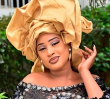 L’ACTRICE ESTHER NDIAYE RAYONNANTE EN « SAGNSÉ » SÉNÉGALAISE