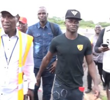 Vidéo – Aéroport Ziguinchor : Il est de retour ! Découvrez l’accueil particulièrement chaleureux …Sadio Mané bien accueillis en héros