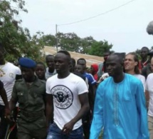 Sadio Mané se rend au lycée qu’il a construit pour les élèves de Bambali