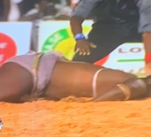 Modou Lo bat Eumeu Sène par K.O »Eumeu kheum na »
