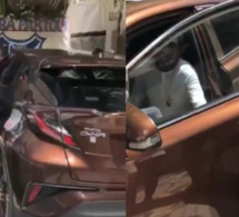 Wally Seck offre sa voiture à sa mère, et rentre à pied