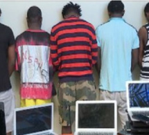Cybercriminalité: 18 Nigérians arrêtés avec 250 ordinateurs, des faux passeports et des cartes bancaires à Ouakam