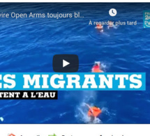 VIDEO - Le navire Open Arms toujours bloqué en mer, des migrants se jettent à l'eau