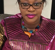 Un an de plus ça se fête: Nene Fatoumata Tall, ministre de la jeunesse souffle une bougie de plus.