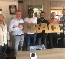 Waly Seck en compagnie du PDG de TRACE TV à Paris.