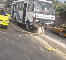 Virage Almadies: Terrible accident entre 2 bus Tata qui faisaient la course