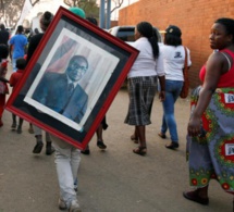 Le cercueil de Mugabe exposé au stade Rufaro pour l'adieu de ses partisans