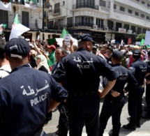 Algérie: Deux morts dans des heurts entre protestataires et des policiers