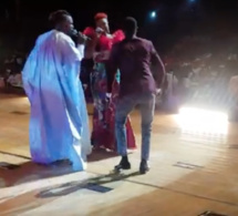 Guichet fermé au grand theatre: Momo Dieng retrouve son frère Pama Dieng sur scène avec fierté.