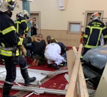 Un homme fonce en voiture sur une mosquée
