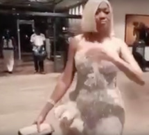 Sublime, élégante et classe dans sa robe, Colé Faye vole la vedette à l'anniversaire de Viviane au Pullman.