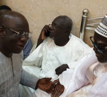 Le Président Mbagnick Diop avec le Khalife Général des Mourides Serigne Mountakha à Touba.