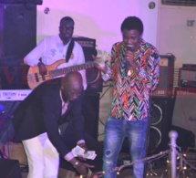 Waly Seck assure son "rakhass" au Penc Mi après la gloire des Dômes de Paris. Regardez les images