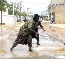 Gamou 2019: Médina Baye Les « Baye Fall » nettoient les rues de la cité religieuse.