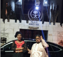 Oumou Kalsoum SY et sa nouvelle voiture devant le palais son mari Ahmed Khalifa NIASS