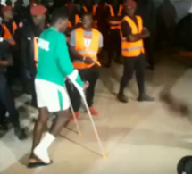 Sénégal vs Congo: Ismaila Sarr quitte le stade en béquilles, sa blessure inquiète !