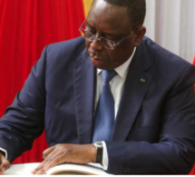 Le Président Macky Sall vole au secours d’Achille Mbembé