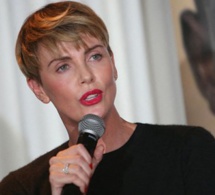 Le mannequin sud-africain, Charlize Théron, évoque cette nuit où sa mère a tué son père alcoolique