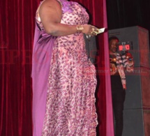 Admirez la robe classe de Bijou Ngoné sur scène avec Sidy Diop au grand théâtre.