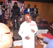 VIDÉO: L'avocat Me Moussa Sarr homme de l'année 2019 se défoule devant le groupe de folk Pape &amp; Cheikh.