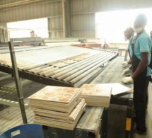Macky Sall inaugure la première usine de fabrication de carreaux céramiques, à Sindia
