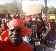 NDAGANE SALOUM A SOIF: Les jeunes manifestent dans les rues