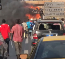Urgent : Un bus prend feu sur l’autoroute à péage, côté Thiaroye (Vidéo)