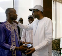 Les images de l’arrivée de Youssou Ndour à Bamako, accueilli par Sidiki Diabaté
