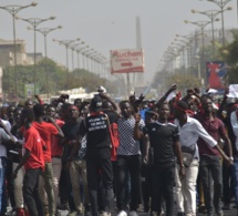 De nouveaux bacheliers non orientés, marchent, ce jeudi, à Dakar
