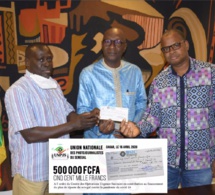 FORCE COVID-19:  L'union Nationale des Photojournalistes du Sénégal remet un chèque de 500 00F CFA