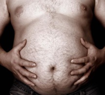 Une étude révèle que les hommes avec du ventre, seraient meilleurs au lit !