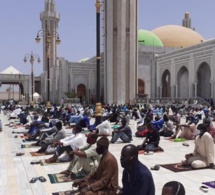 Voici Quelques images de la prière ce vendredi à Massalikoul Jinaan…