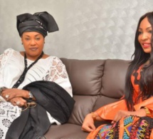 Le ministre Ndeye Saly Diop Dieng en noir-blanc pose avec la chanteuse Viviane Chidid