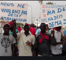 ​ (Vidéo) – Mauritanie : des Sénégalais manifestent devant l’ambassade pour leur rapatriement