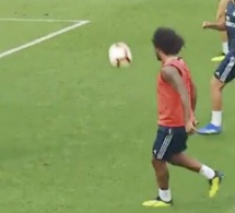 Contrôle collant, virgule, roulade avortée, feinte de frappe, croisé…. l’action majestueuse de Marcelo