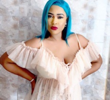 Perruque bleue, décolleté plongeant, Guigui réapparaît avec un nouveau look sexy