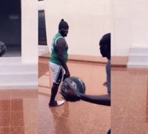 Balla Gaye 2 joue au basket dans sa nouvelle maison avec l’animateur Saliou Khoulé