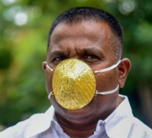 Insolite: Un Indien porte un masque en or pour se protéger du coronavirus