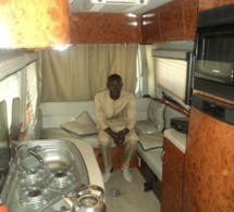 Fadel Mbacké dans le camping car de Ahmed Khalifa Niasse!