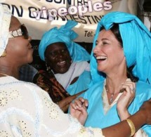 Ségolène Royal en boubou, montre que le Sénégal est sa terre natale Ségolène Royal en boubou, montre que le Sénégal est sa terre natale